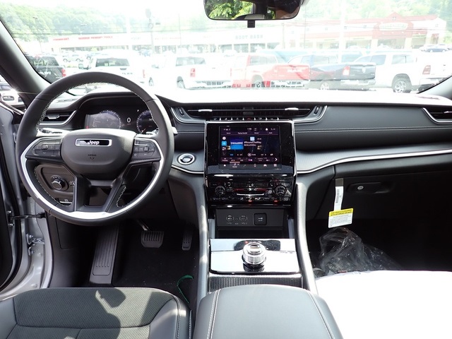 2025 Jeep Grand Cherokee Altitude X photo 13