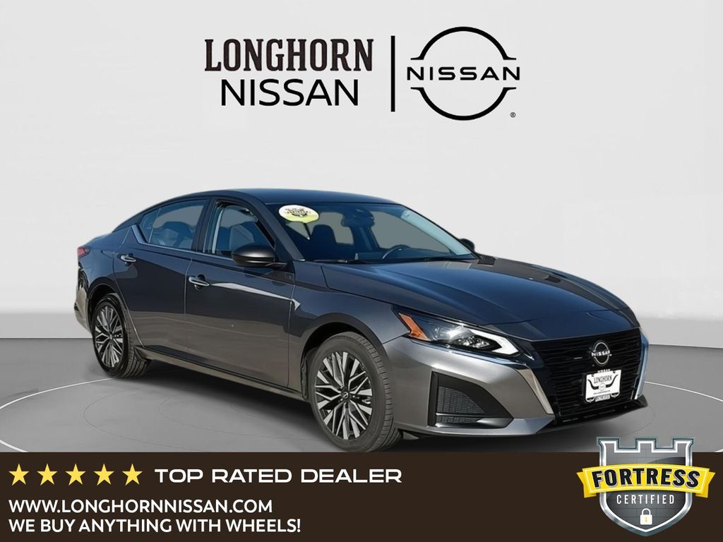 2024 Nissan Altima SV's photo