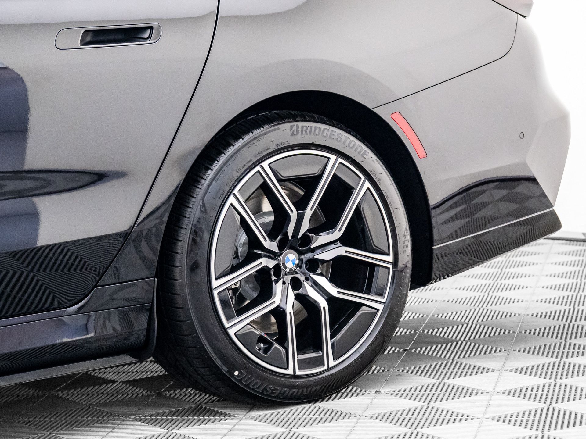 New 2025 Black Sapphire Metallic BMW xDrive60 image 32