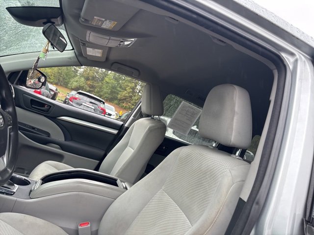 2017 Toyota Highlander LE Plus photo 11