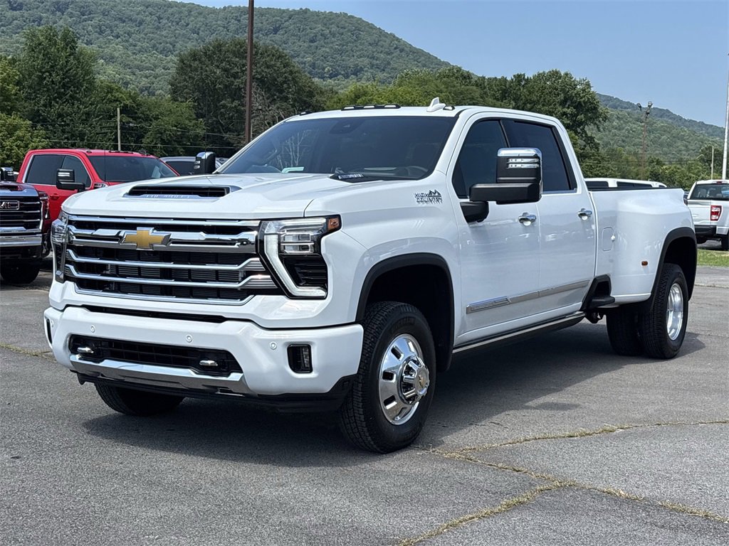 2025 Chevrolet Silverado 3500HD High Country photo 2