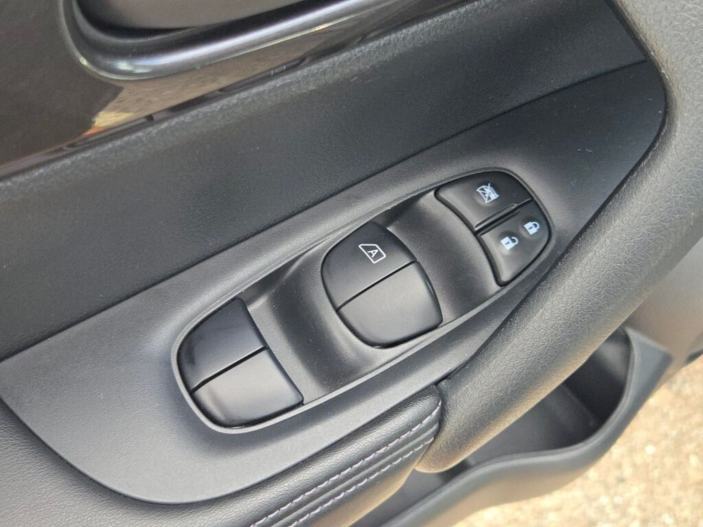 2020 Nissan Rogue S photo 18