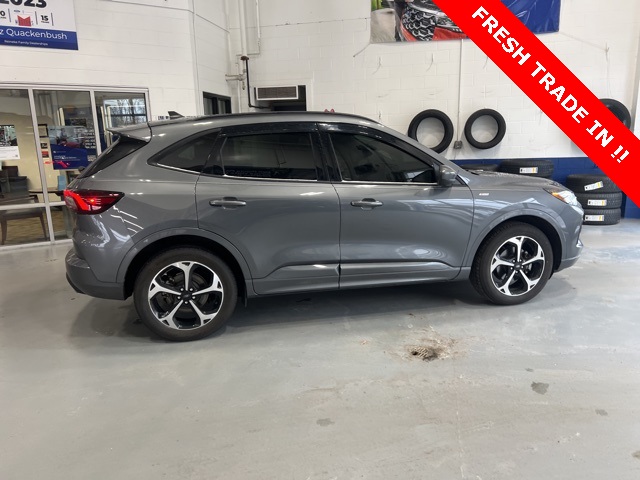 2023 Ford Escape ST-Line Select's photo