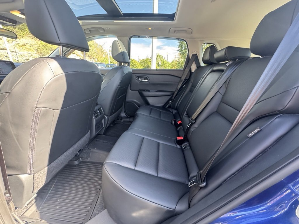 2023 Nissan Rogue SV photo 5
