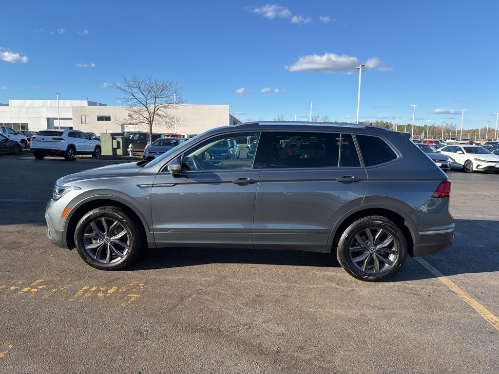 2022 Volkswagen Tiguan SE photo 3