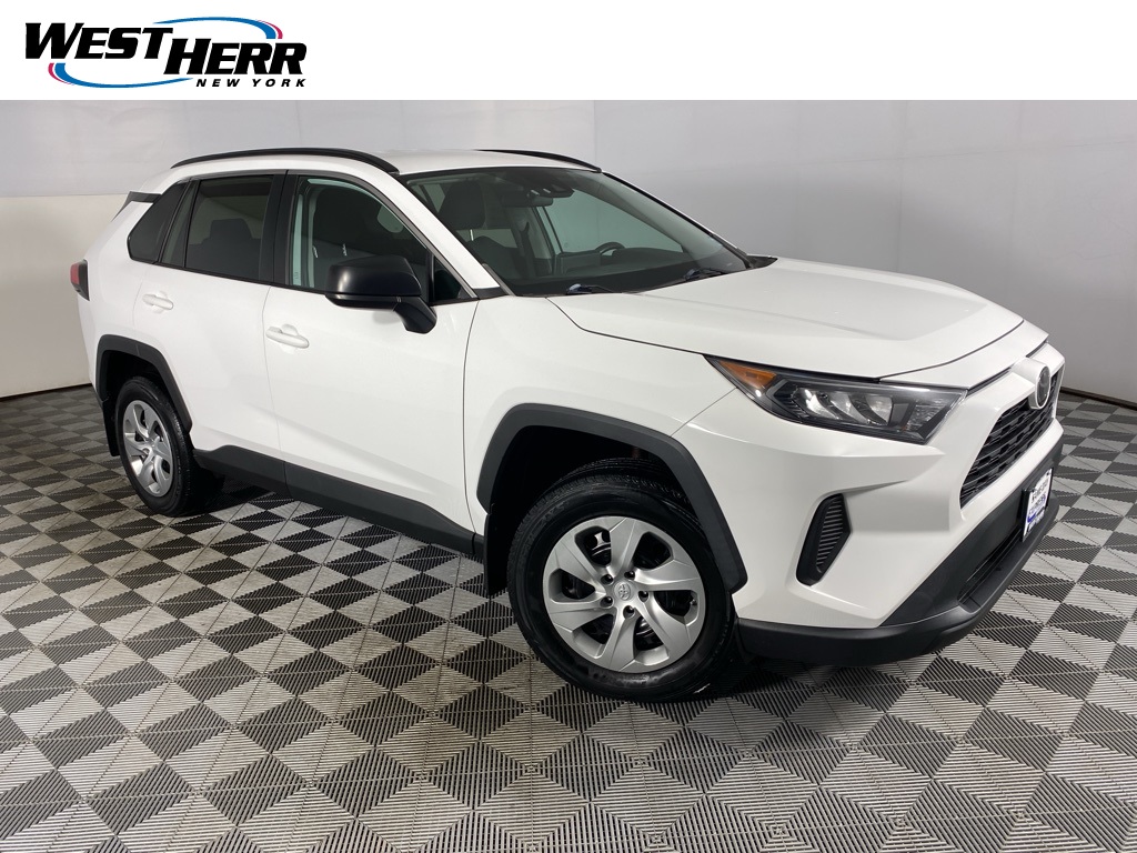 2019 Toyota RAV4 LE's photo