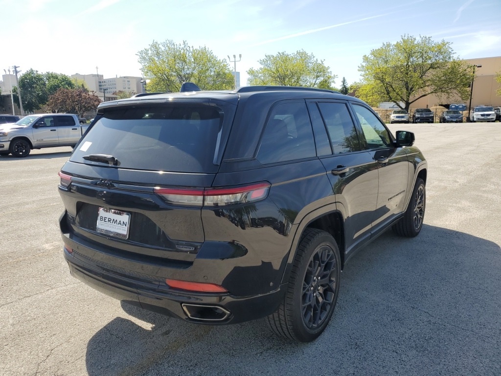 2025 Jeep Grand Cherokee Summit photo 7