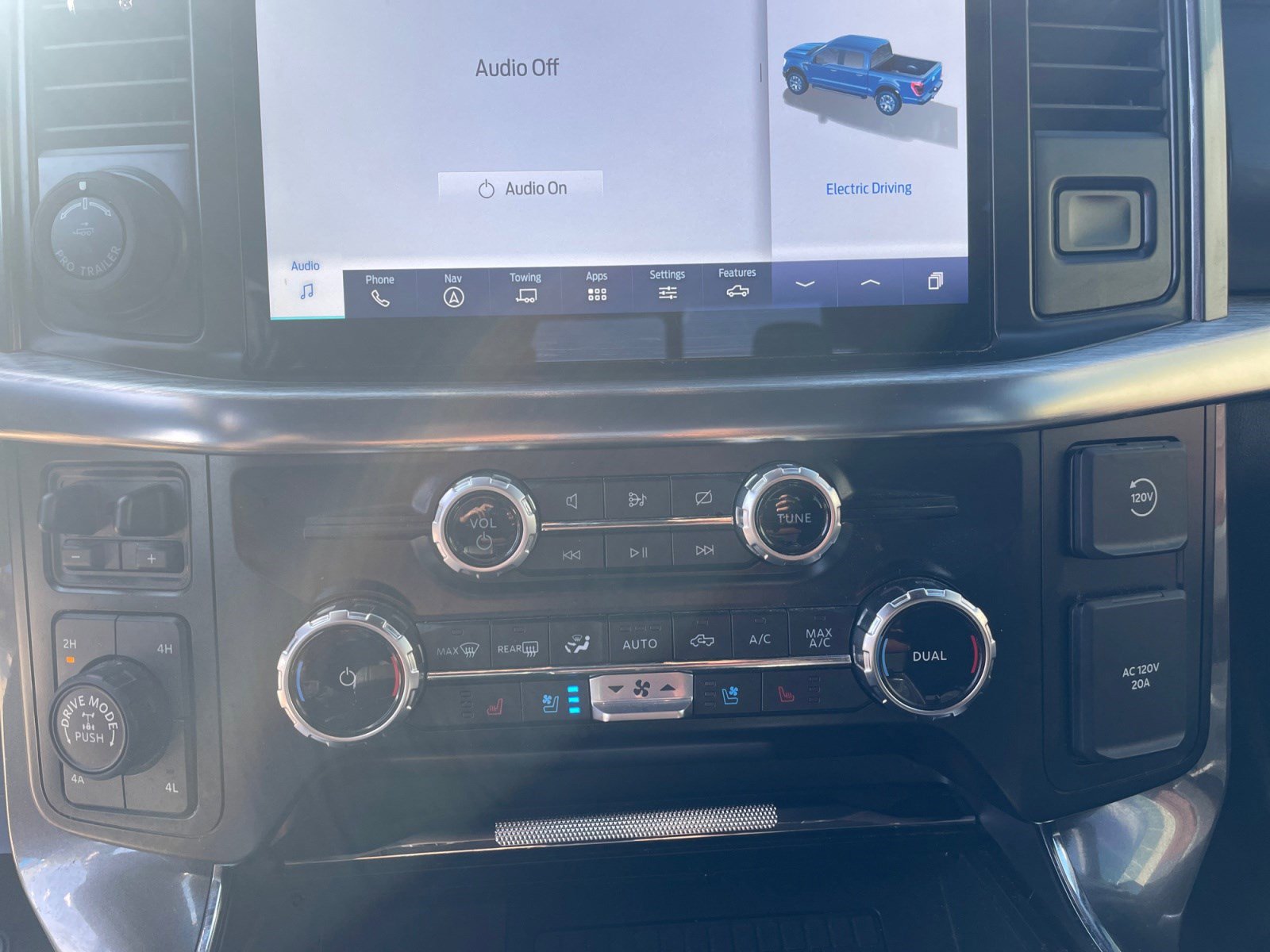 2023 Ford F-150 Lariat photo 22