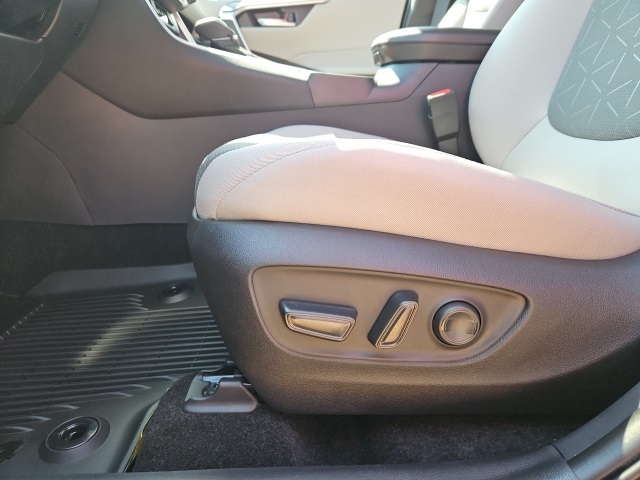2025 Toyota RAV4 Hybrid XLE photo 25