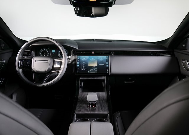 2026 Land Rover Range Rover Velar SE photo 3