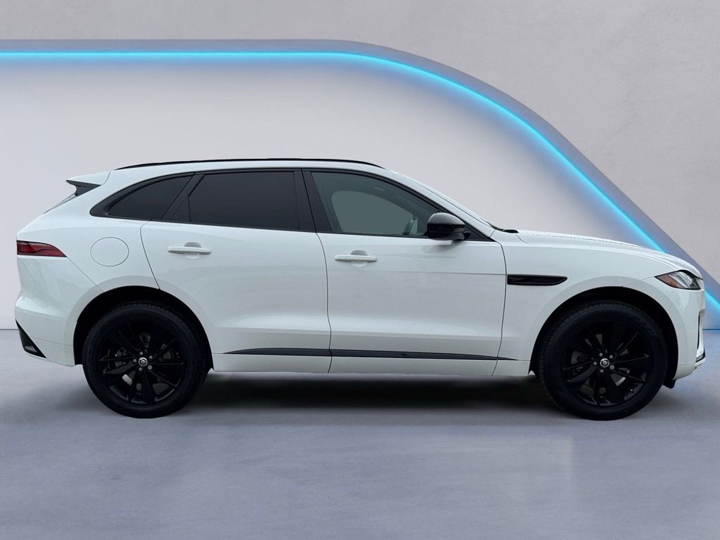 2024 Jaguar F-PACE P250 R-Dynamic S photo 2