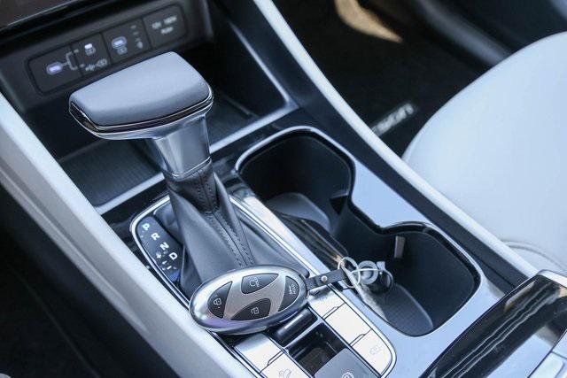New 2025 White Hyundai SEL Convenience FWD image 15