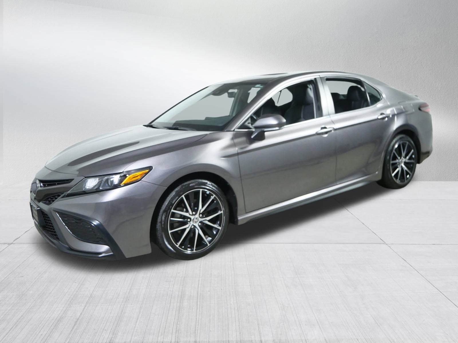 2022 Toyota Camry SE photo 3