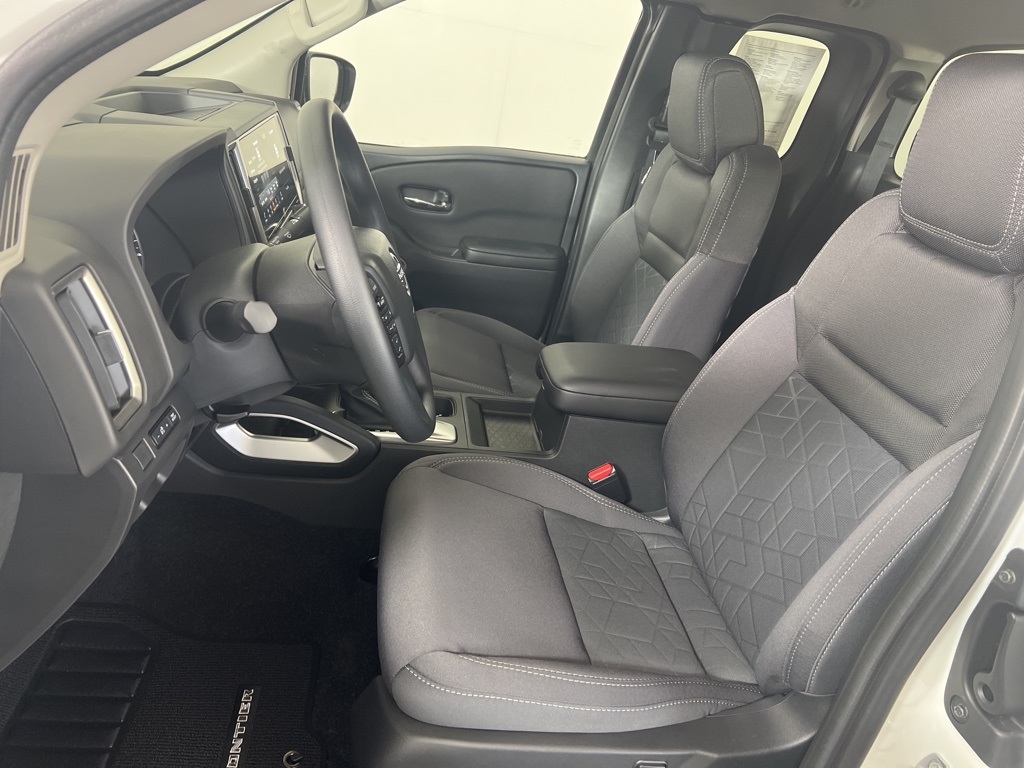 2025 Nissan Frontier SV photo 11