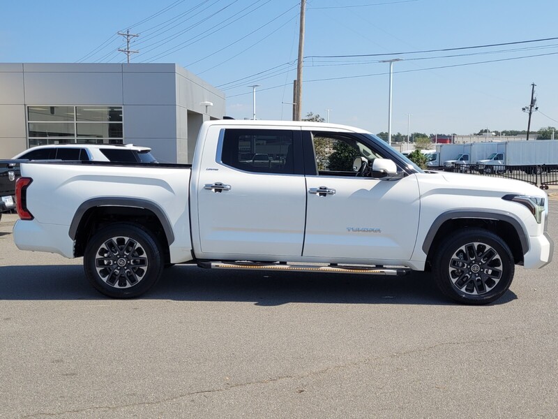 2023 Toyota Tundra Limited CrewMax photo 2