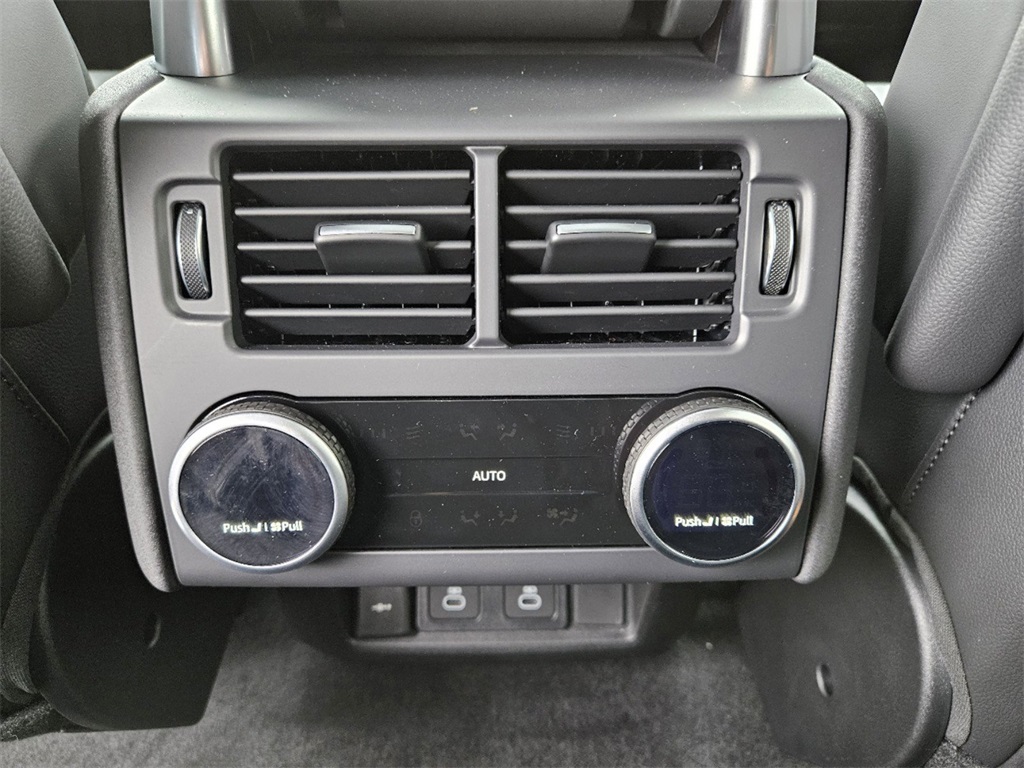 2025 Land Rover Discovery SE photo 27