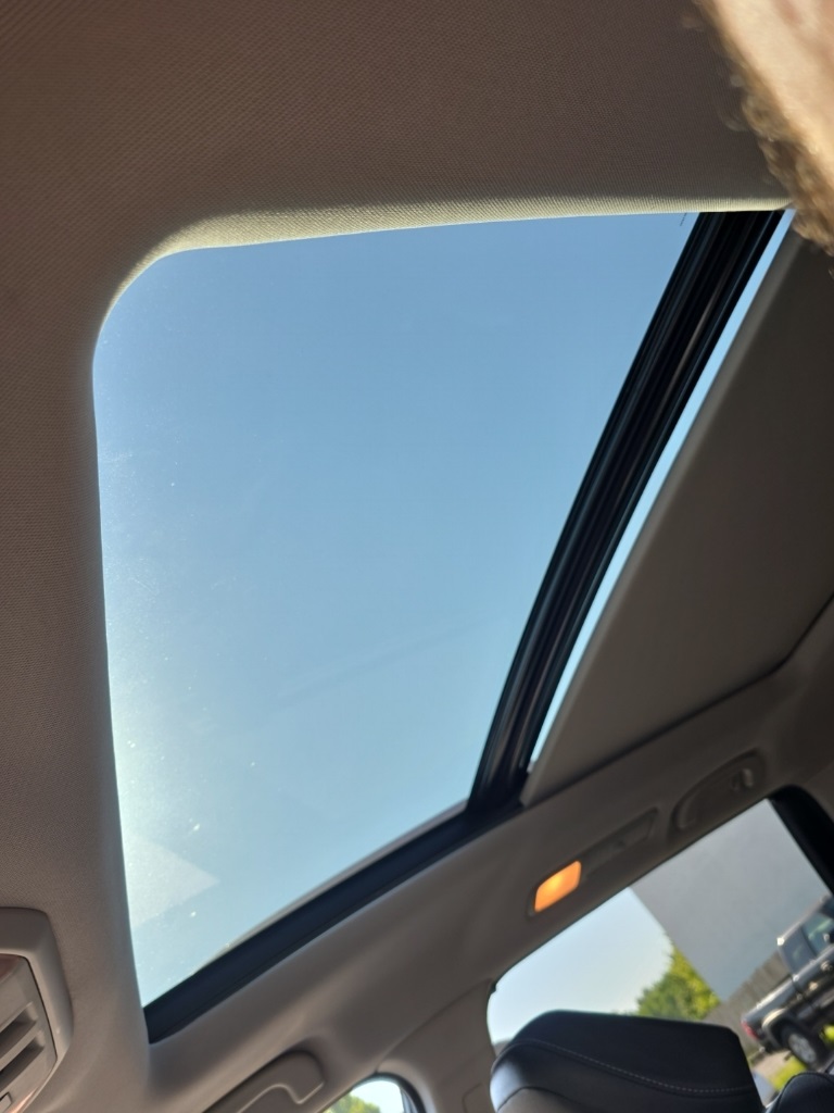 Used 2022 Ice Silver Metallic Subaru Limited image 30