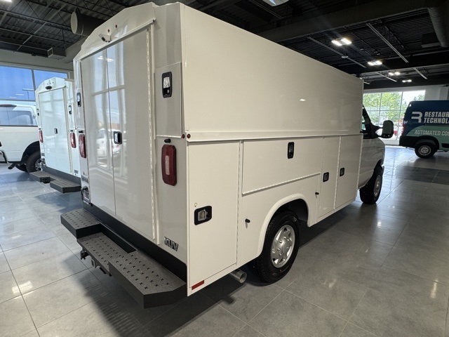 2026 Ford E-350 Base photo 4