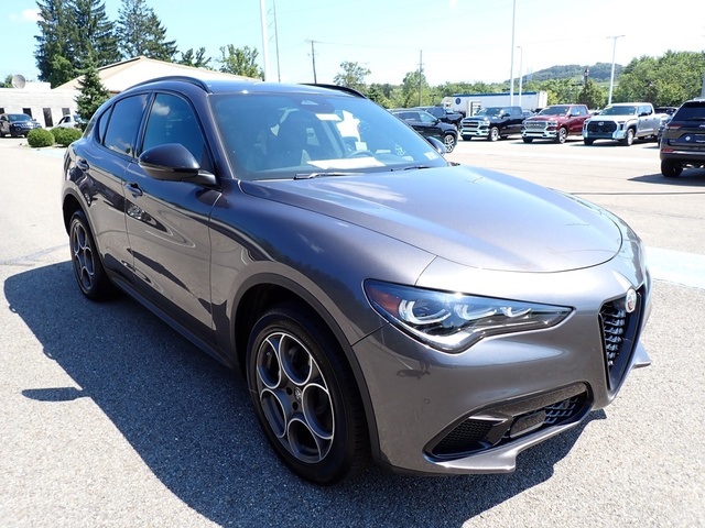 2025 Alfa Romeo Stelvio Sprint Base photo 8