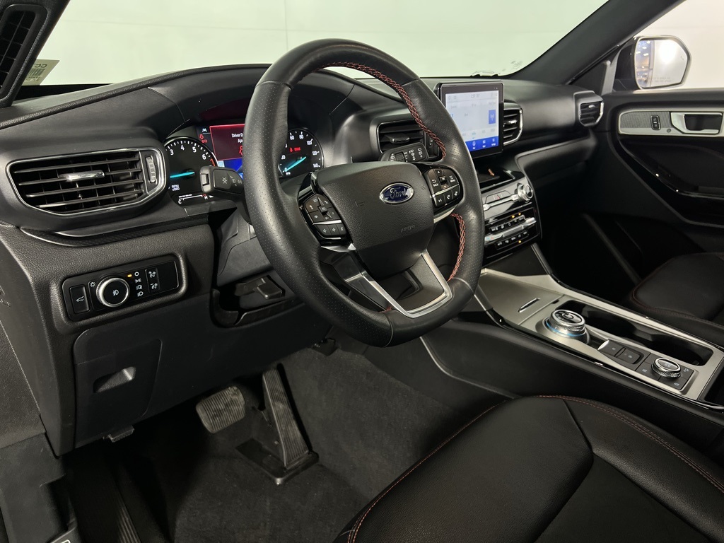 2024 Ford Explorer ST-Line photo 17