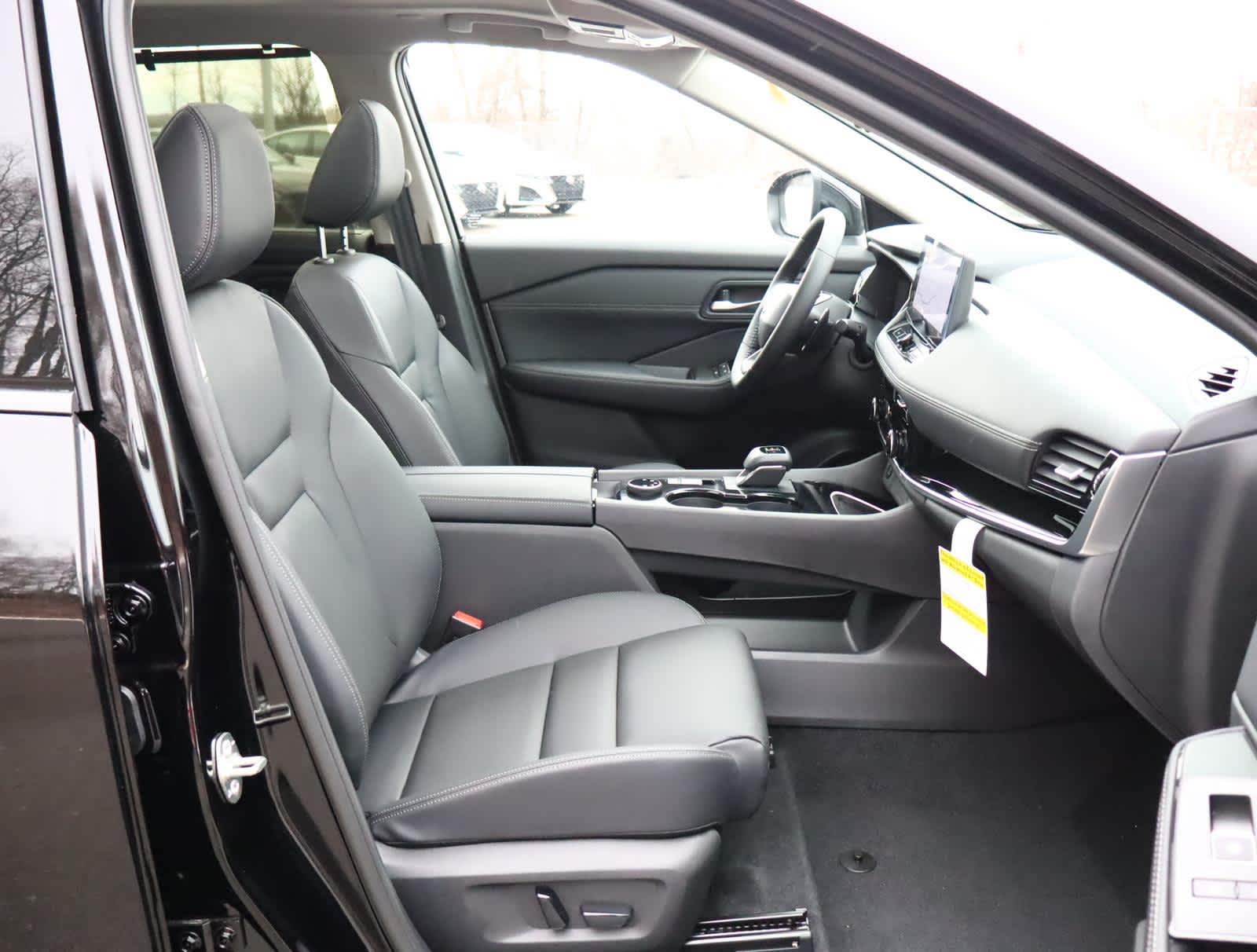 2025 Nissan Rogue SL photo 13