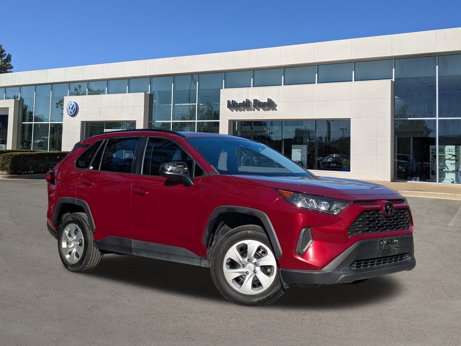 2021 Toyota RAV4 LE's photo