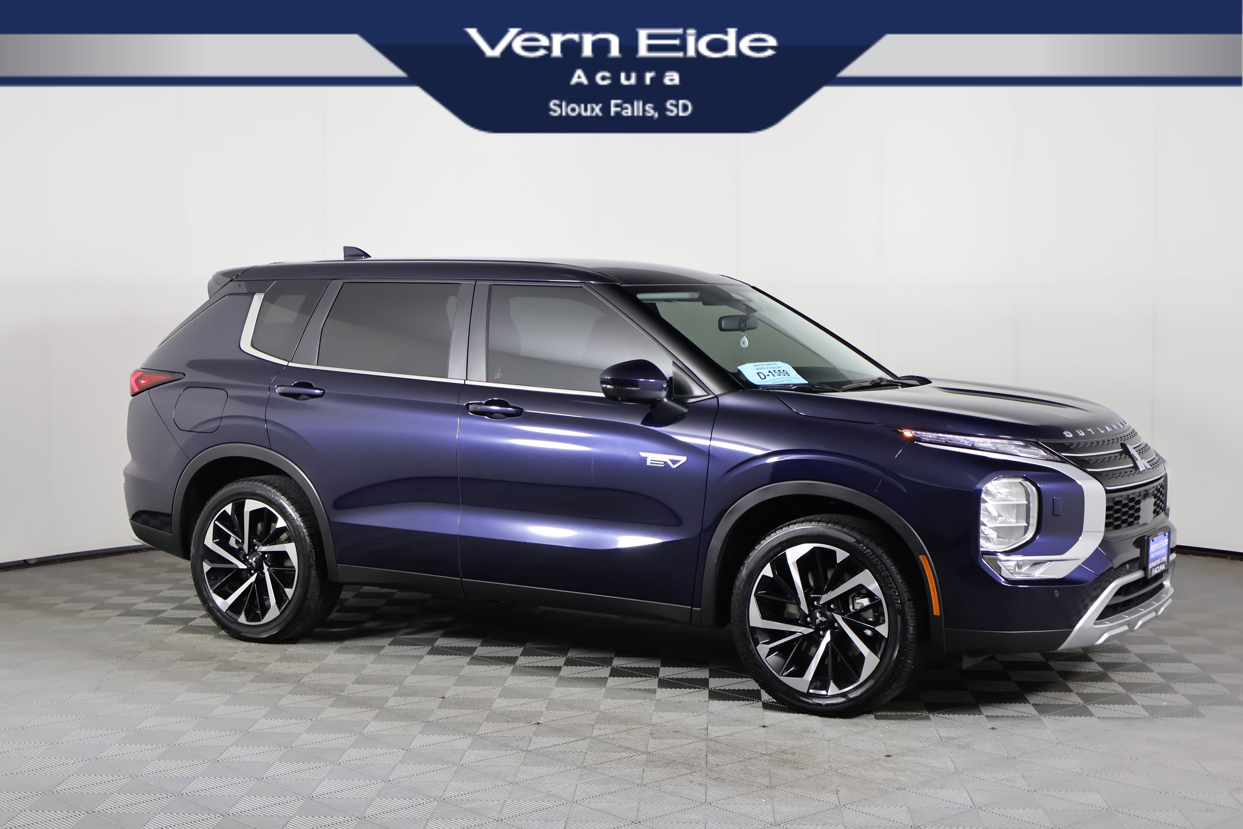 2025 Mitsubishi Outlander Plug-in Hybrid SE's photo