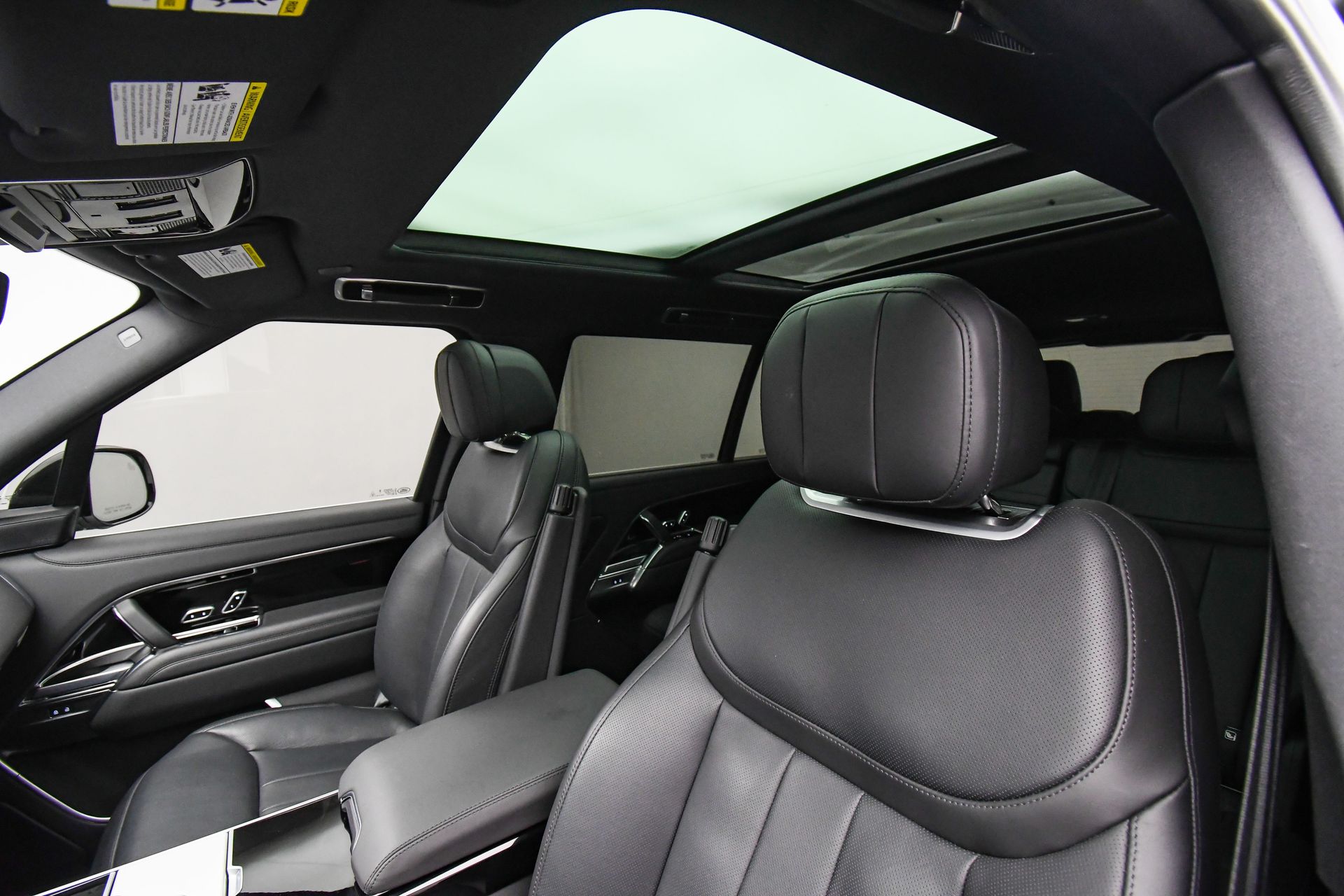 2025 Land Rover Range Rover SE photo 46
