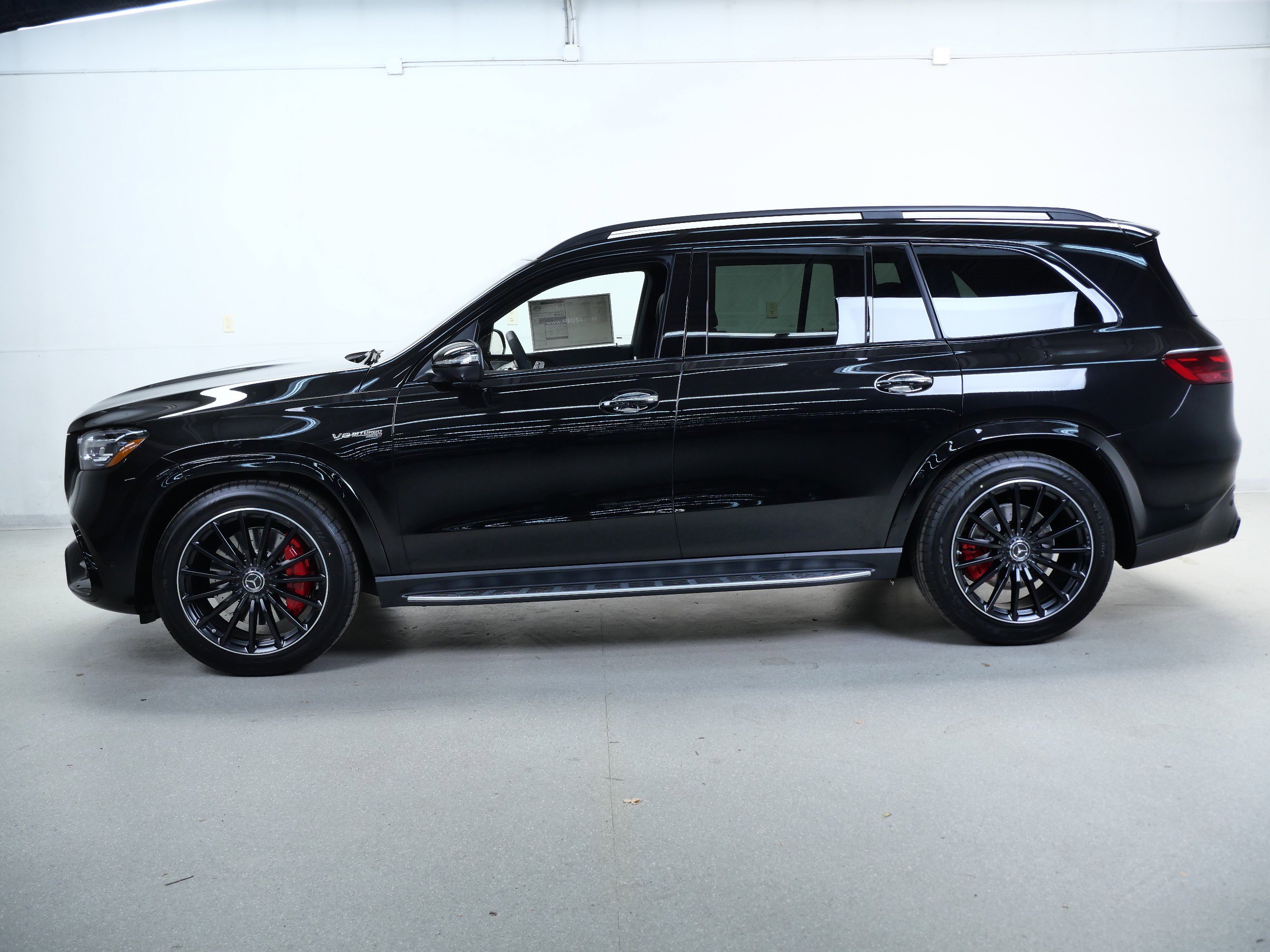 2026 Mercedes Benz GLS AMG 63 4MATIC photo 4