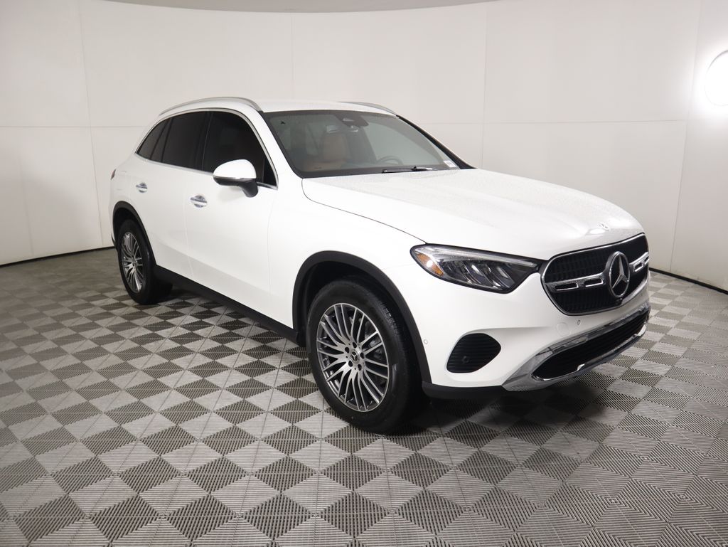 2026 Mercedes Benz GLC 300 photo 3