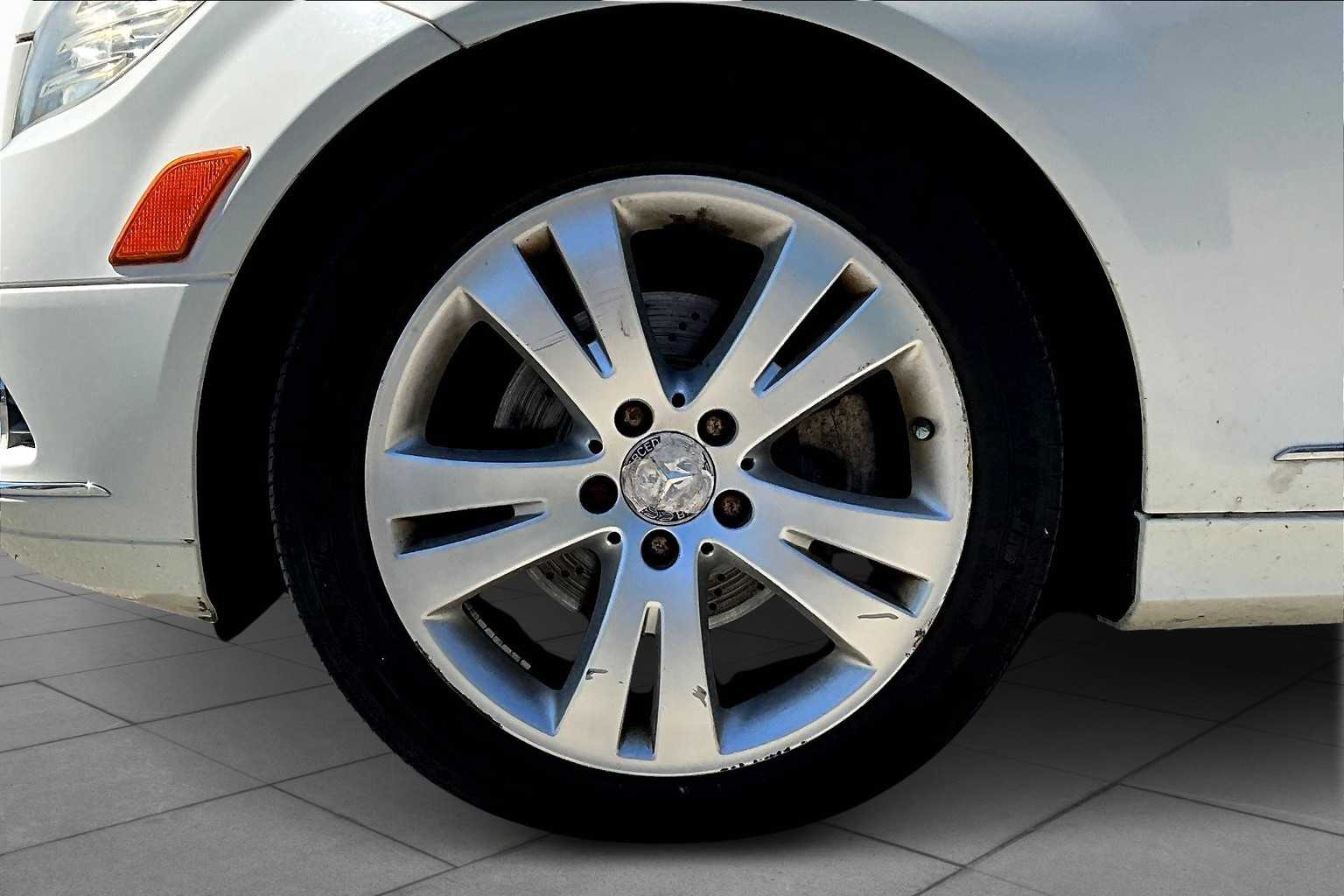 2011 Mercedes Benz C 300 Sport photo 9
