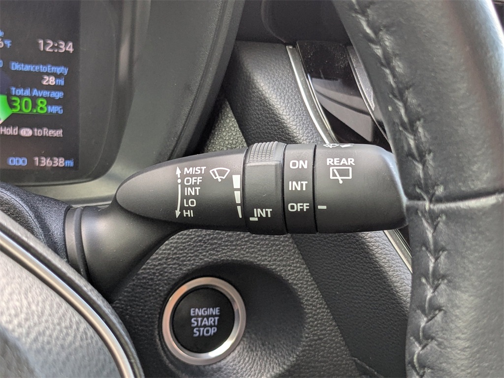 2022 Toyota Corolla Cross LE photo 26