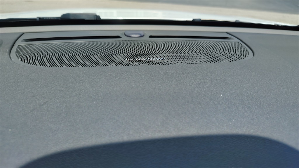2023 Volvo XC40 Recharge Ultimate photo 18