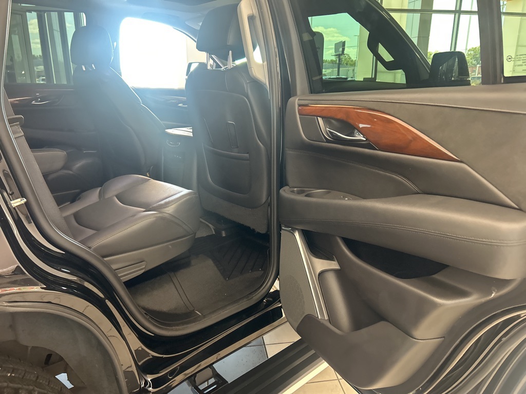 2020 Cadillac Escalade Premium Luxury photo 17