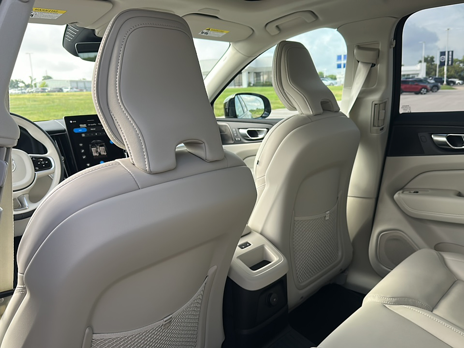 2026 Volvo XC60 T8 photo 5