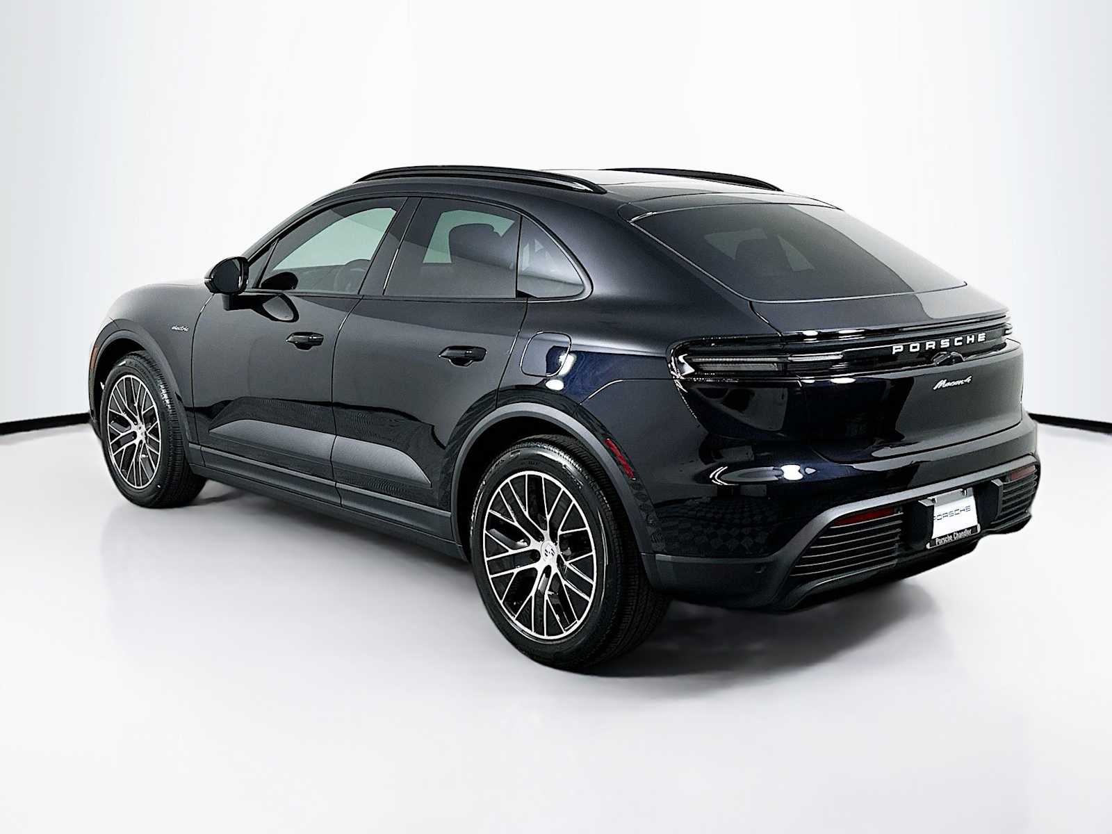 2025 Porsche Macan Electric 4 photo 3
