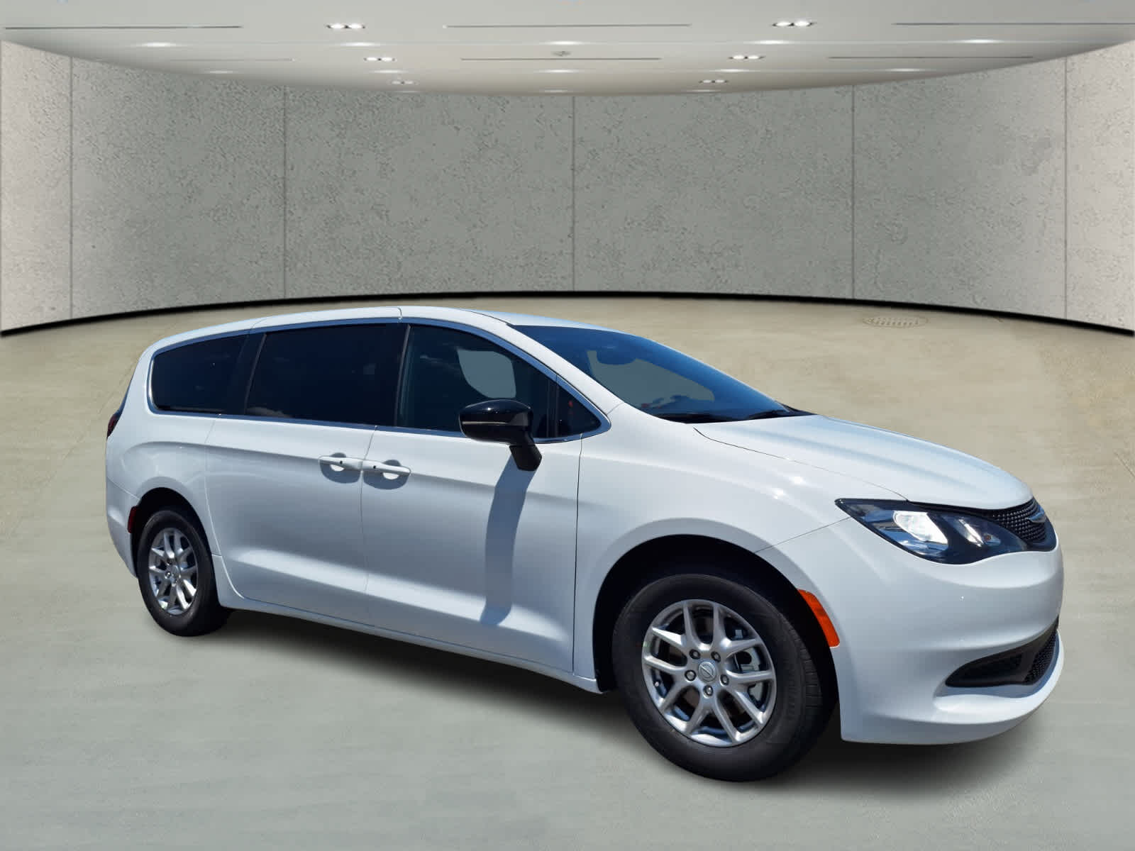 2025 Chrysler Voyager LX photo 3