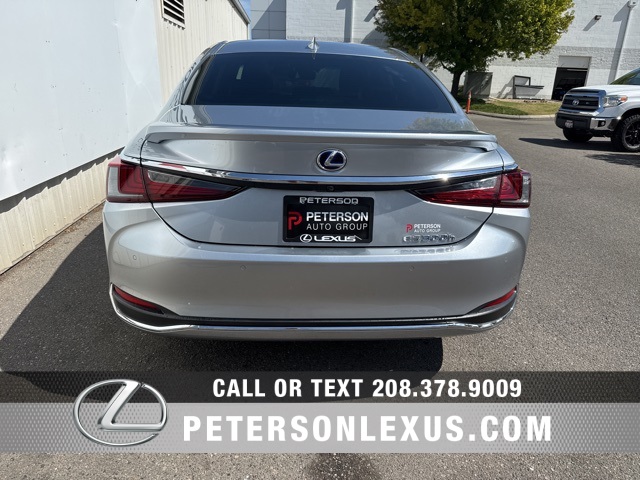 2022 Lexus ES 300h photo 4