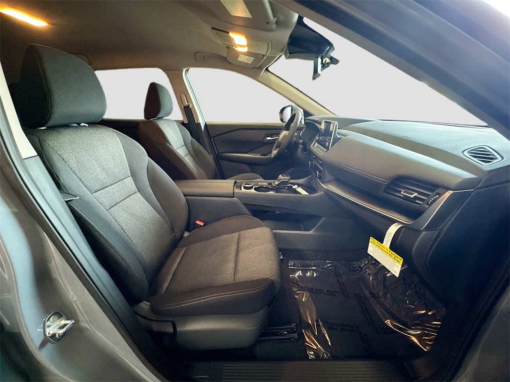 2026 Nissan Rogue SV photo 9