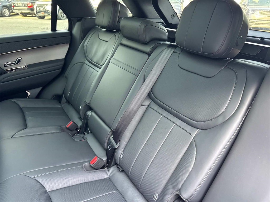 2025 Land Rover Range Rover Sport SE photo 14