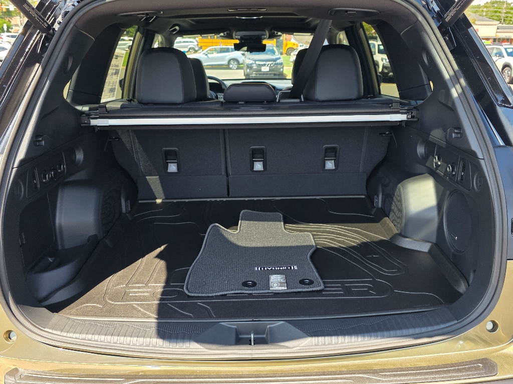 2025 Subaru Forester Touring photo 4