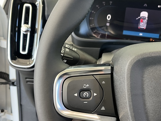 2025 Volvo XC40 Plus photo 19