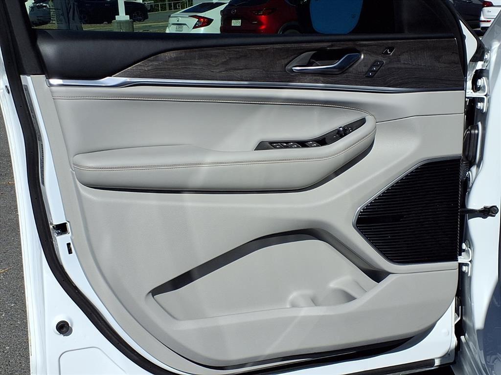 2021 Jeep Grand Cherokee Overland photo 4