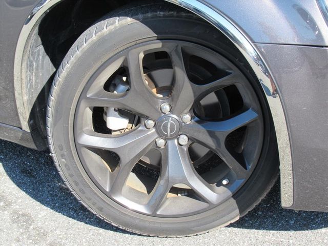 2022 Chrysler 300 Touring photo 3