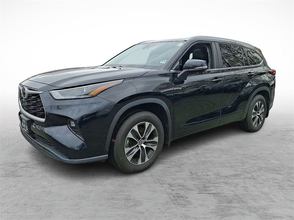 2023 Toyota Highlander XLE photo 3