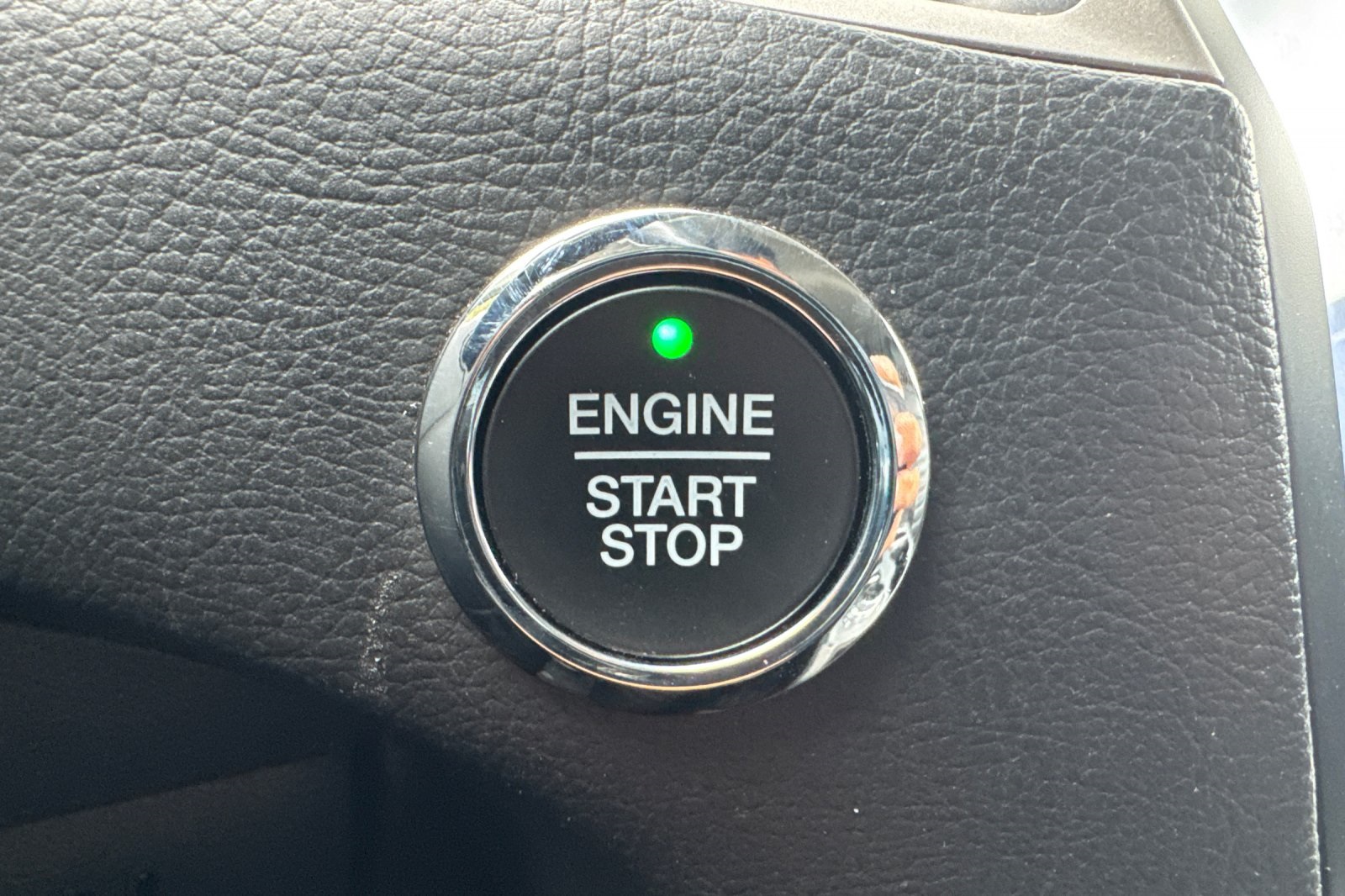 2022 Ford Edge SEL photo 23