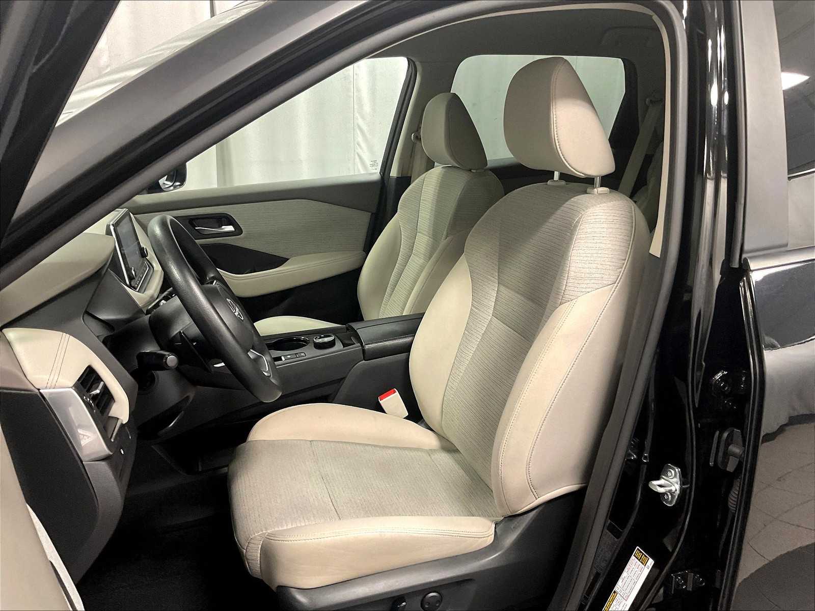 2023 Nissan Rogue SV photo 10