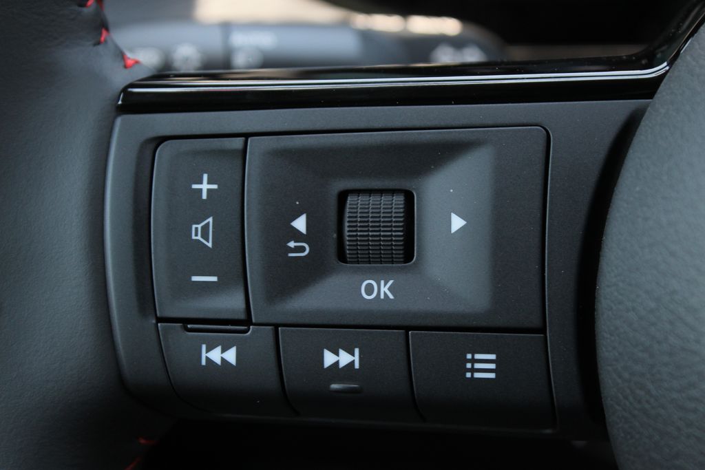 2025 Nissan Kicks SR photo 24