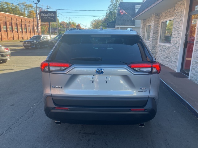 2024 Toyota RAV4 Hybrid XLE photo 2