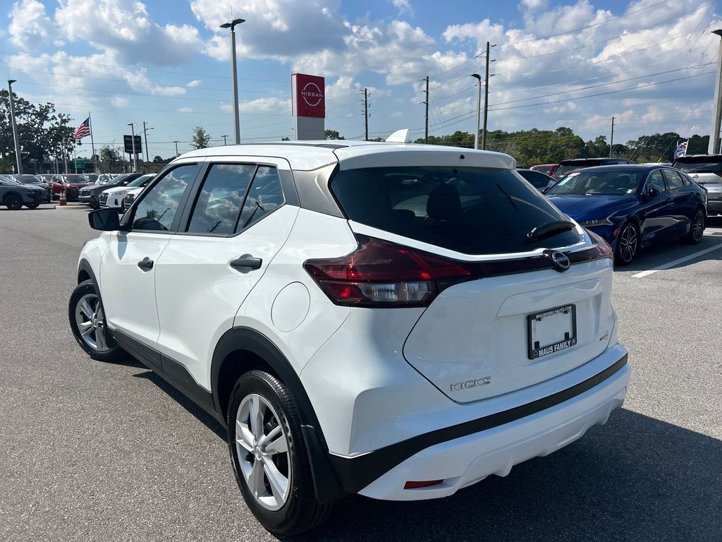 2025 Nissan Kicks Play S photo 3